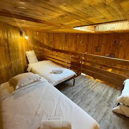 La Cabane Tonneau - Les Pieds Dans Le Pre Les Landes-Genusson Exterior photo