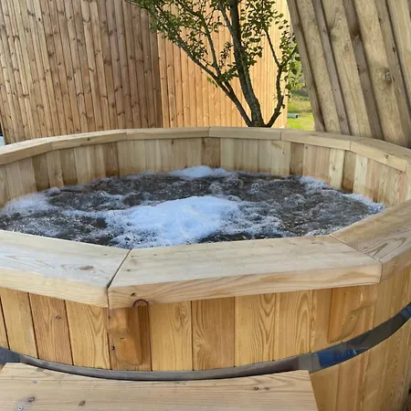 La Cabane Tonneau - Les Pieds Dans Le Pre Les Landes-Genusson Exterior photo